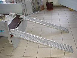Zeige Details für KONFIGURATOR Auffahrschienen/rampen Alu Lochblech - Größe/Gewicht wählbar Bild von KONFIGURATOR Auffahrschienen/rampen Alu Lochblech - Größe/Gewicht wählbar