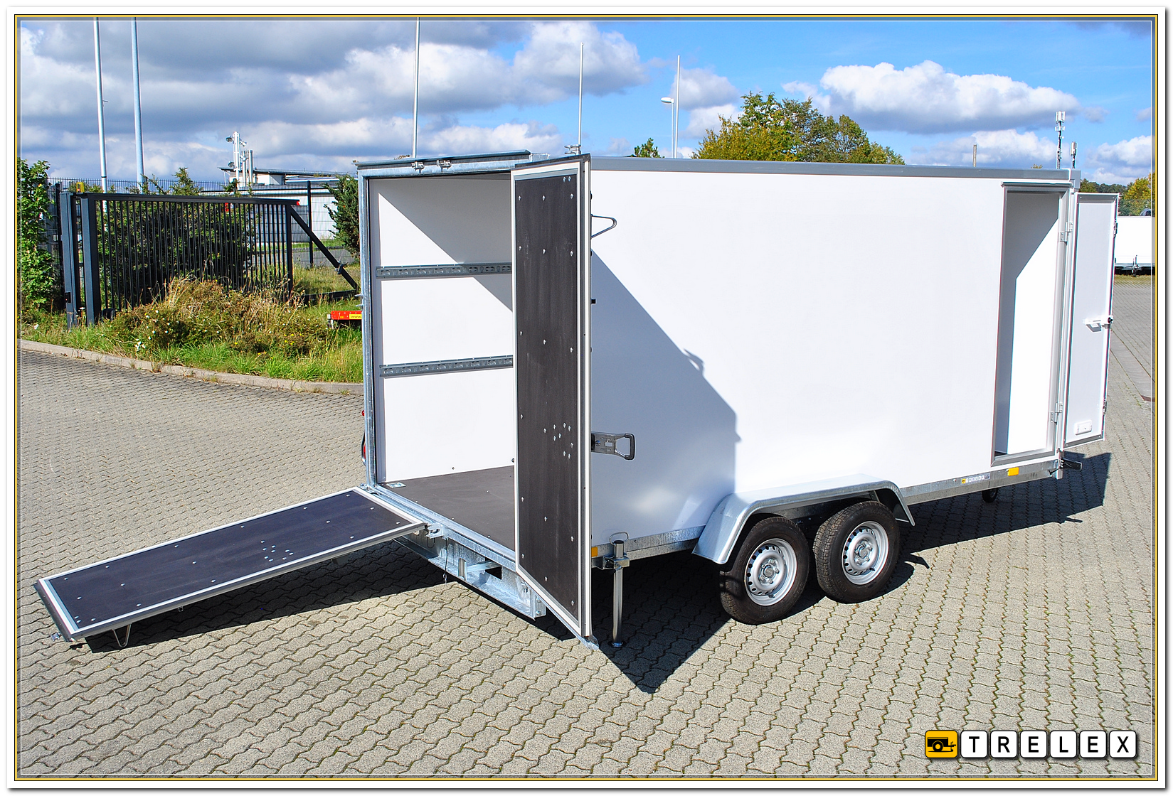 Kofferanhänger mit rampe und seitentür Clearance